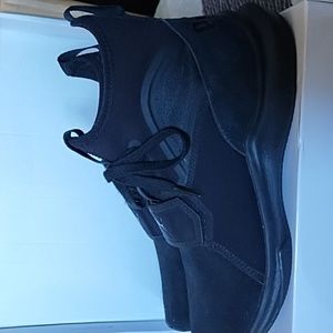 Black Puma hi top sneakers